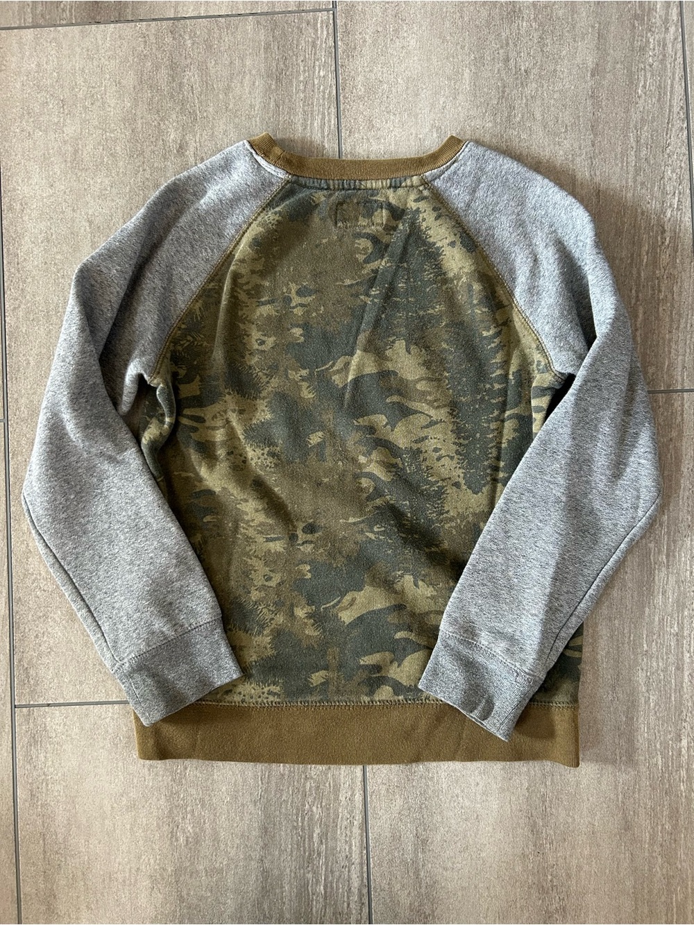 Boys Roots Camo Crewneck - Size Large - Picture 4 of 5
